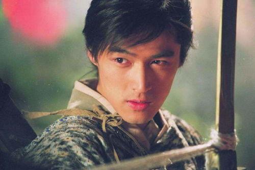 胡歌爆料唐嫣迟到视频,现场尴尬瞬间曝光